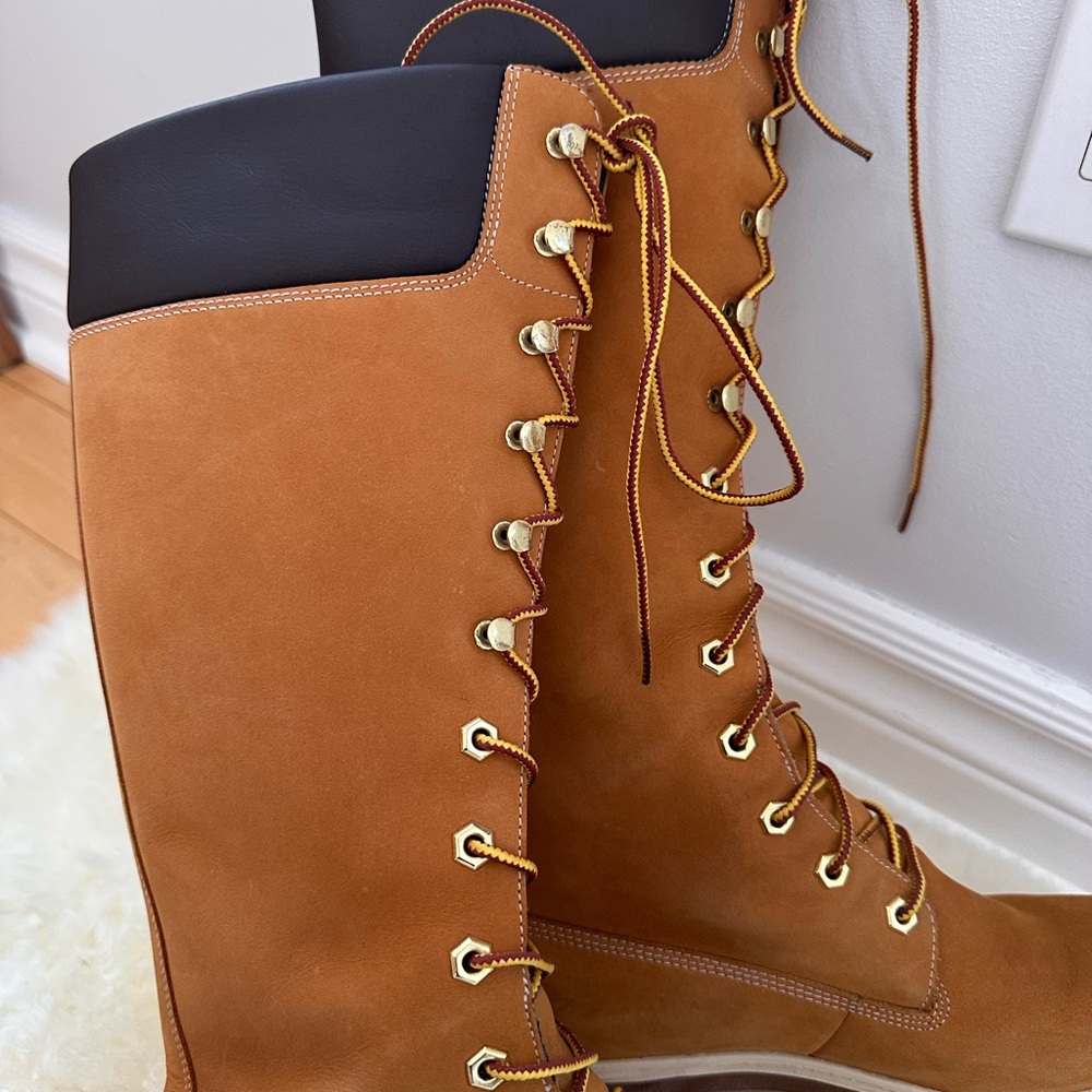 Timberland Tan Lace Up Boots with Durable Rubber Soles - Picture 12 of 13